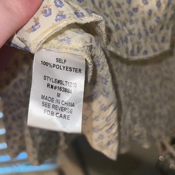 Super Cute Blouse - Picture 4 of 4